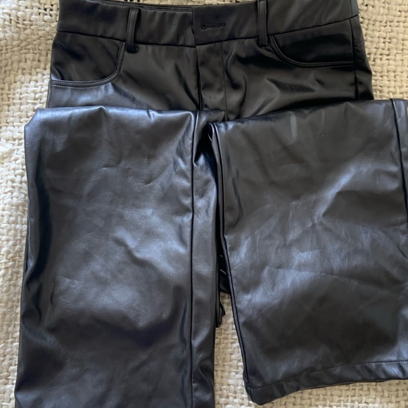 Black leather pants - Picture 2 of 4